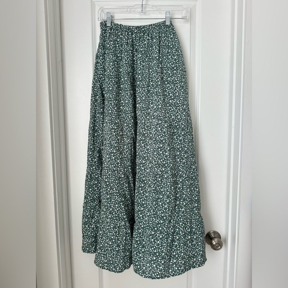 Hollister Green Floral Maxi Skirt Size Medium. stretchy material
